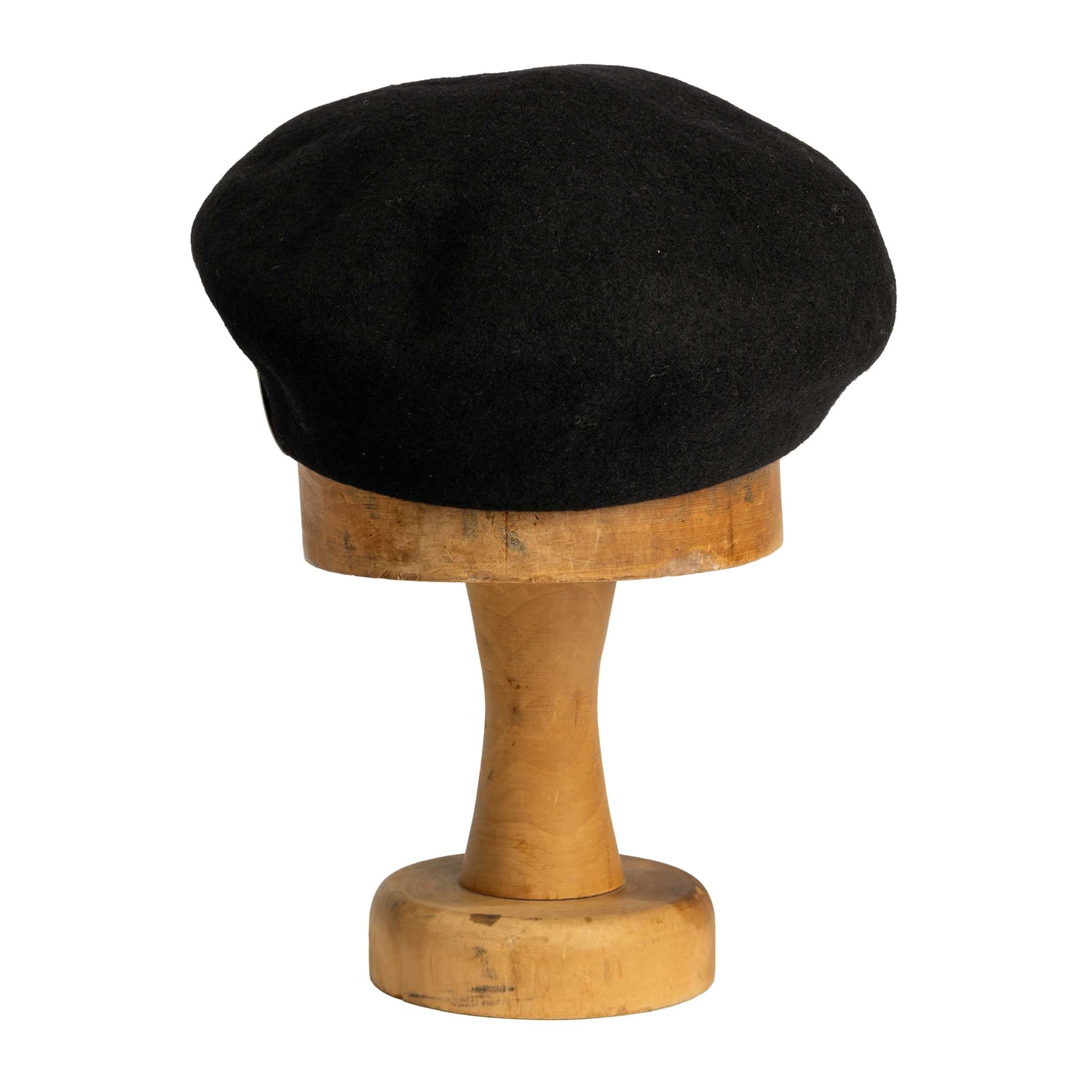 H.W. Dog Basic Beret Black-Beret-Clutch Cafe